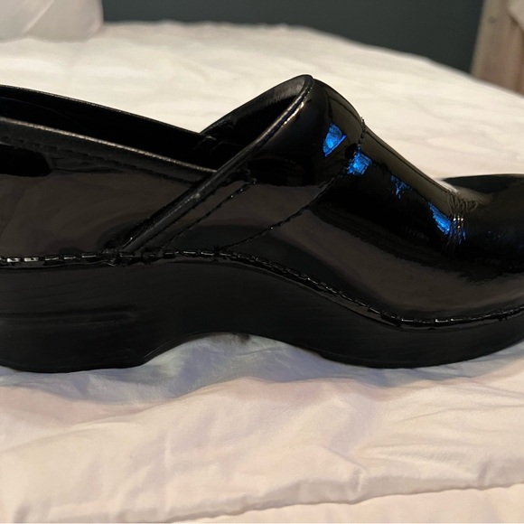 Dansko Professional Patent Leather Clogs Size 6 (36) - Picture 7 of 10